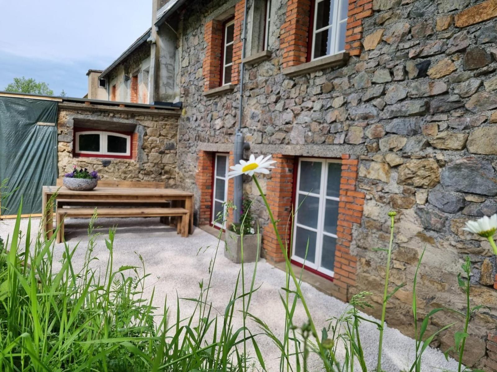 Le Montaurier Apartment Combrailles Exterior photo